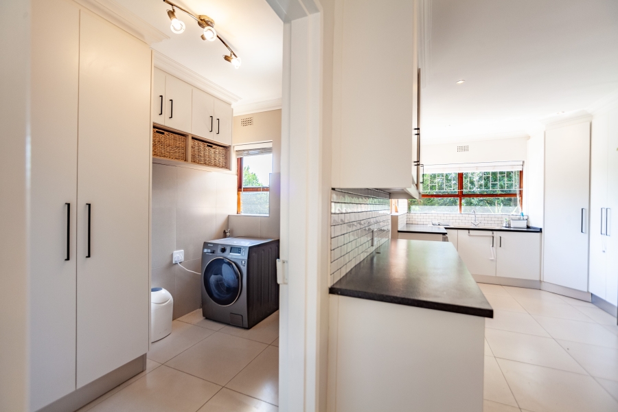 To Let 5 Bedroom Property for Rent in Door De Kraal Western Cape